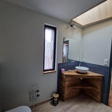 Maison Agreable En Pierre Montagne (Gironde)