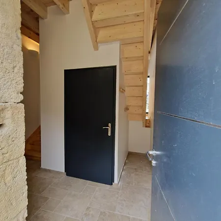 Maison Agreable En Pierre Holiday home