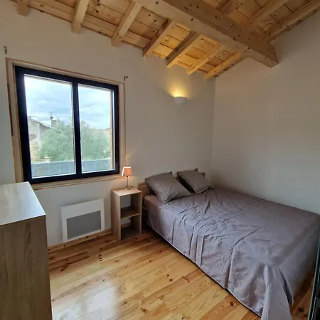Semesterbostad Maison Agreable En Pierre Montagne (Gironde)