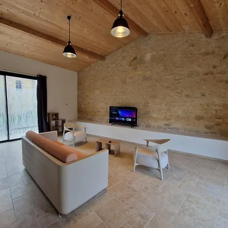 Maison Agreable En Pierre Montagne (Gironde)